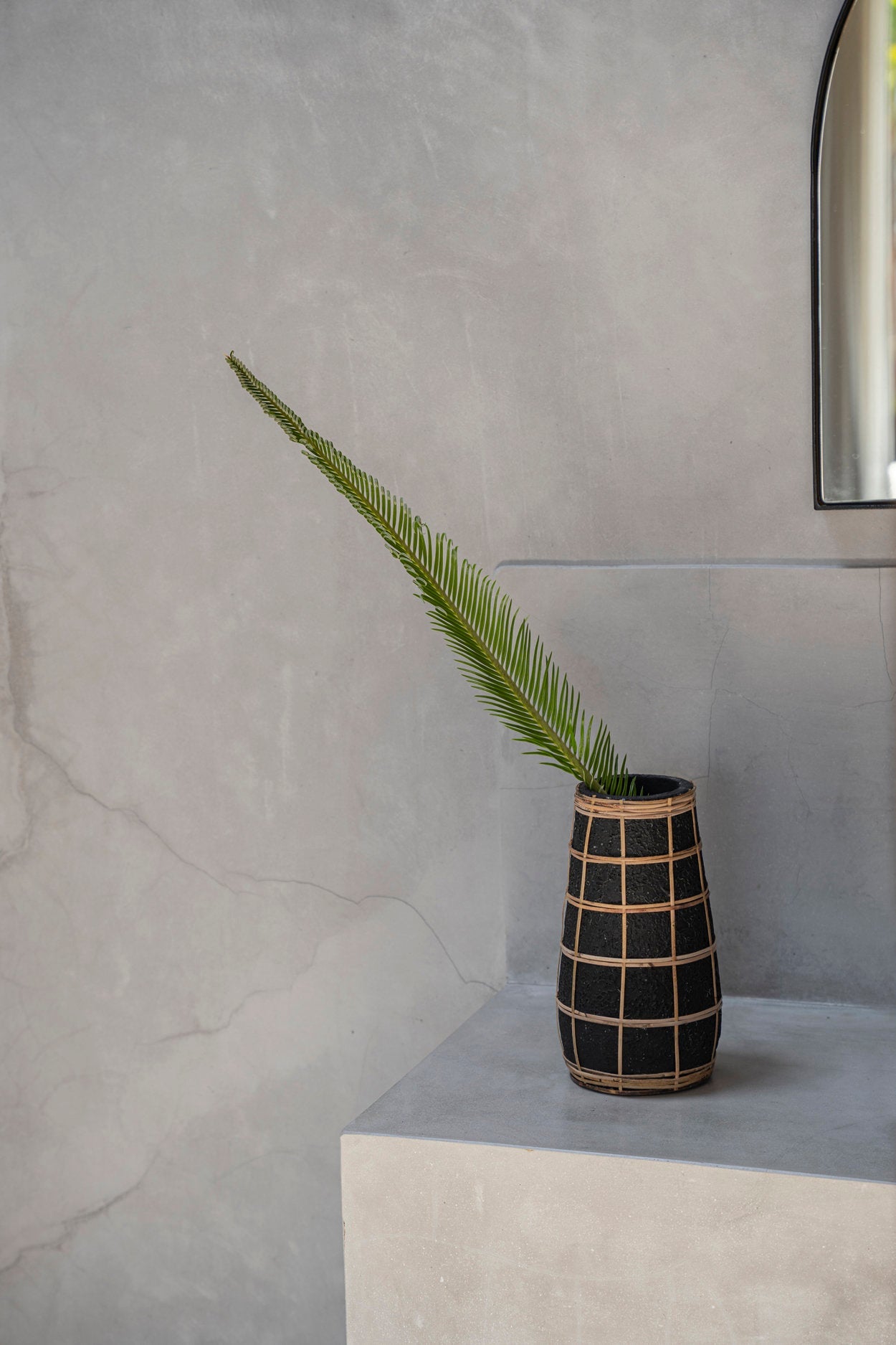 Vase M – terracotta with rattan in black natural