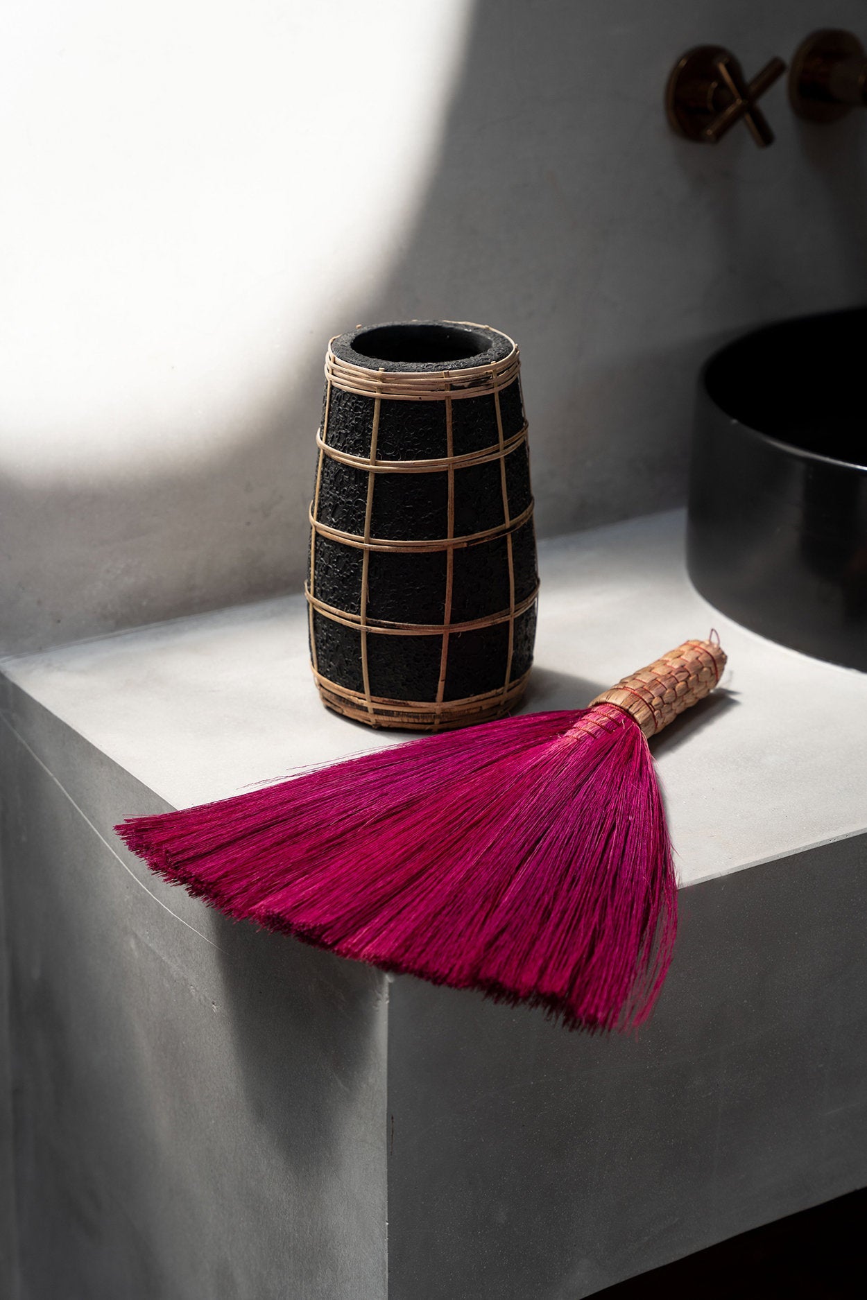 Vase Black Natural – terracotta with wicker accent in black and natural