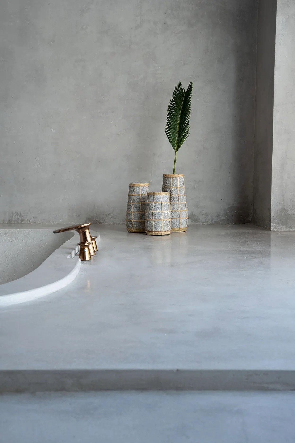 Vase Concrete Natural M – terracotta with raffia detail in an atmospheric style