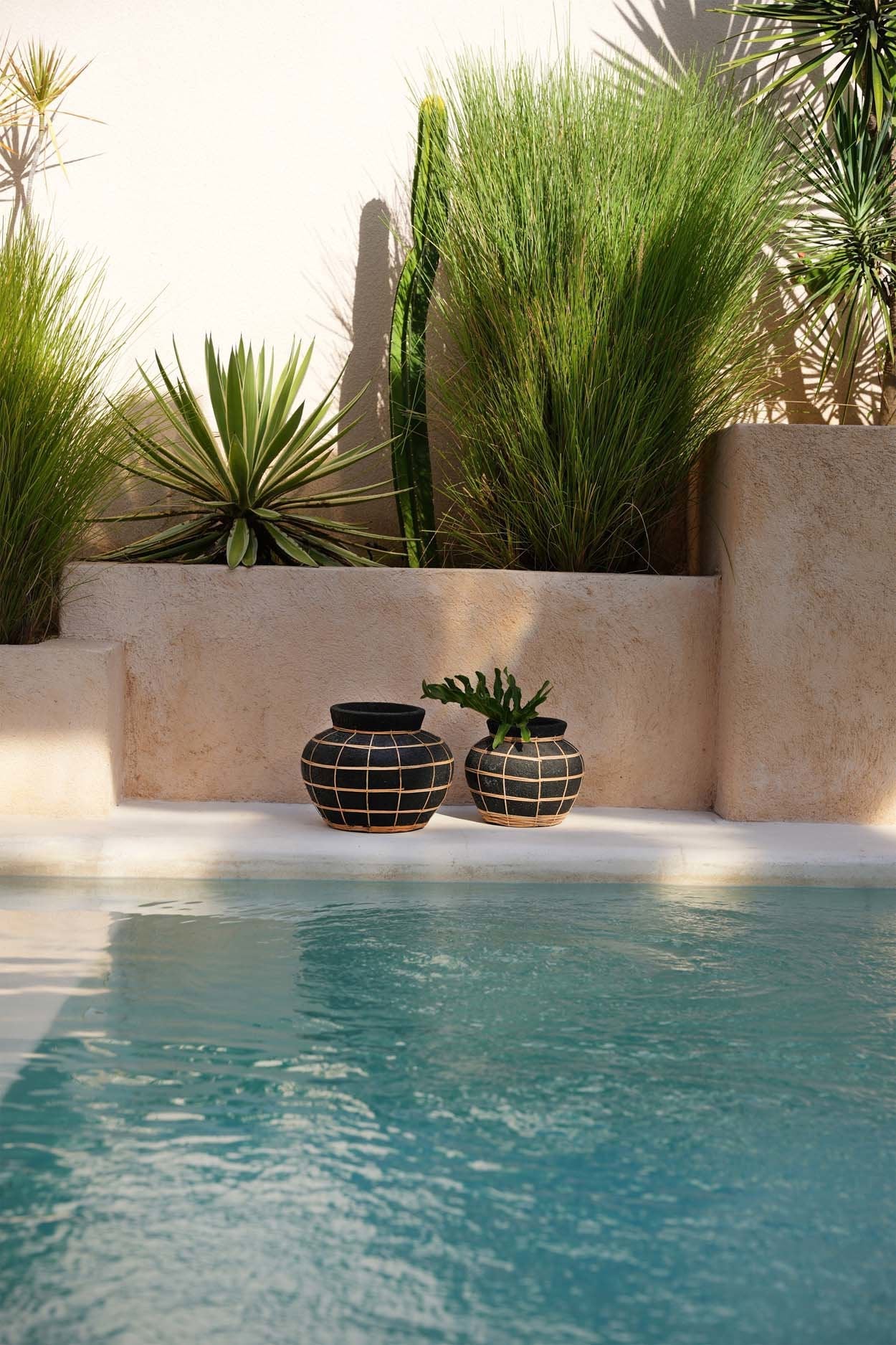 The Belly Vase – terracotta with rattan detail in black