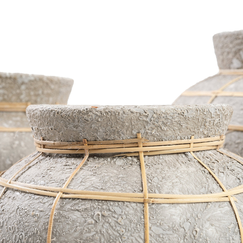 The Buikvaas vase – terracotta with rattan in a natural concrete look