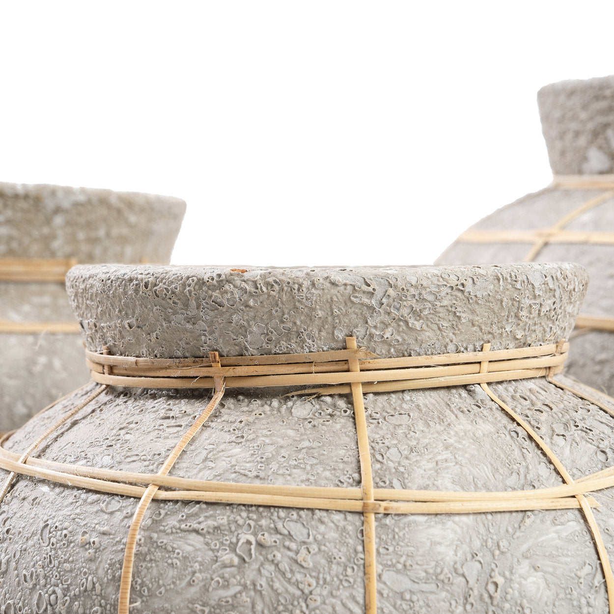 The Buikvaas vase – terracotta with rattan in a natural concrete look