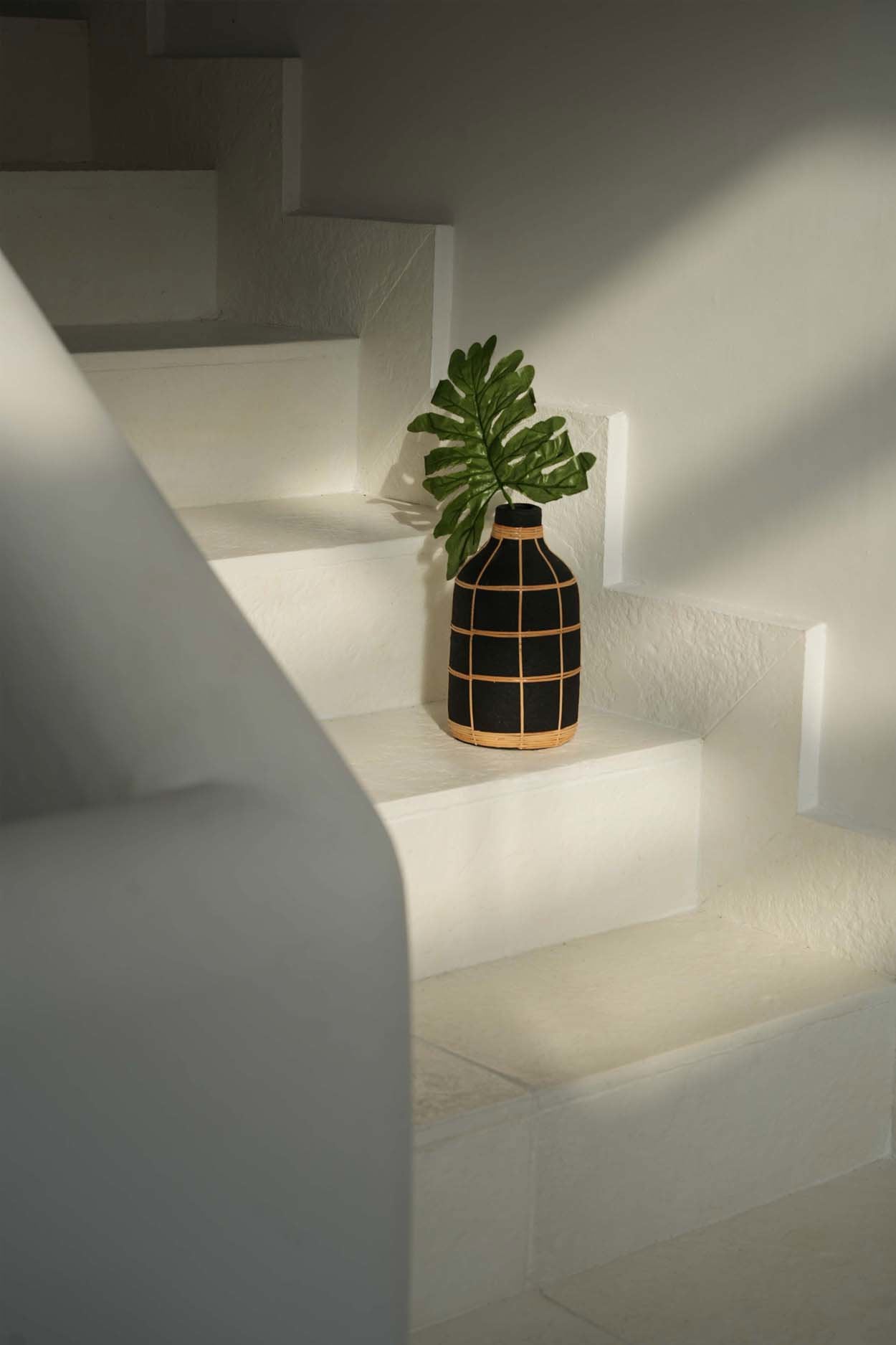 Whoopy Vase – Terracotta with Rattan in Black Natural