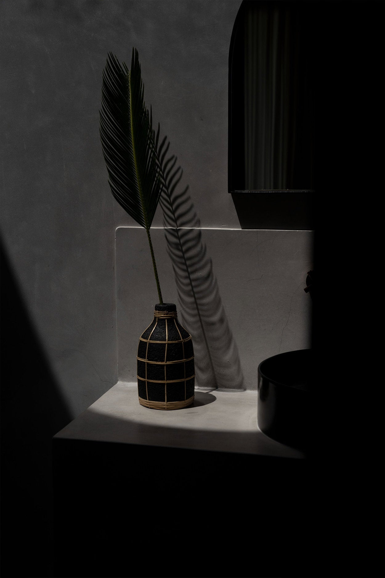Whoopy Vase – Terracotta with Rattan in Black Natural