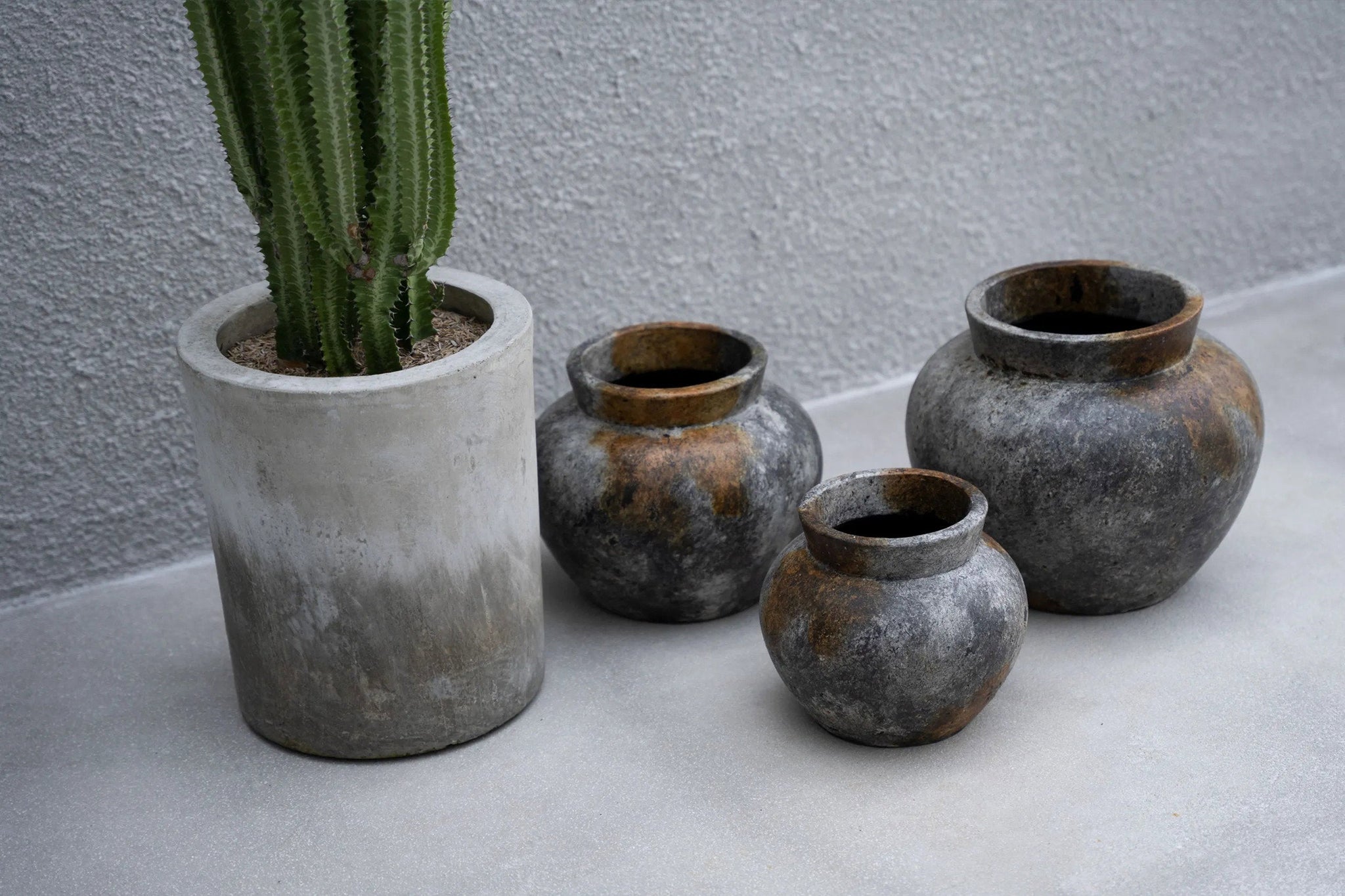 Antique Grey Vase M – terracotta with organic shapes