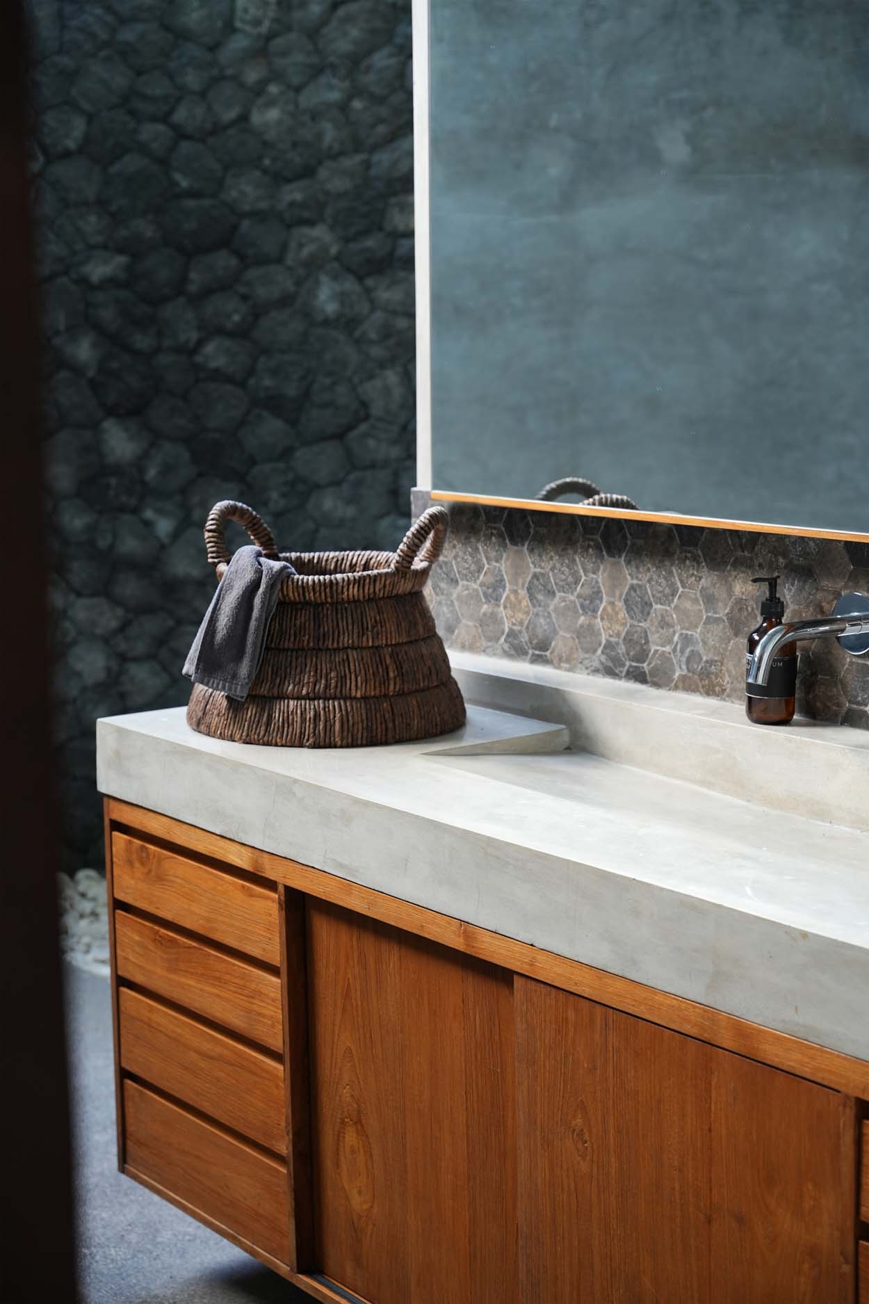 Mand Chisomo – handgeweven bananenblad in diepe bruin tint