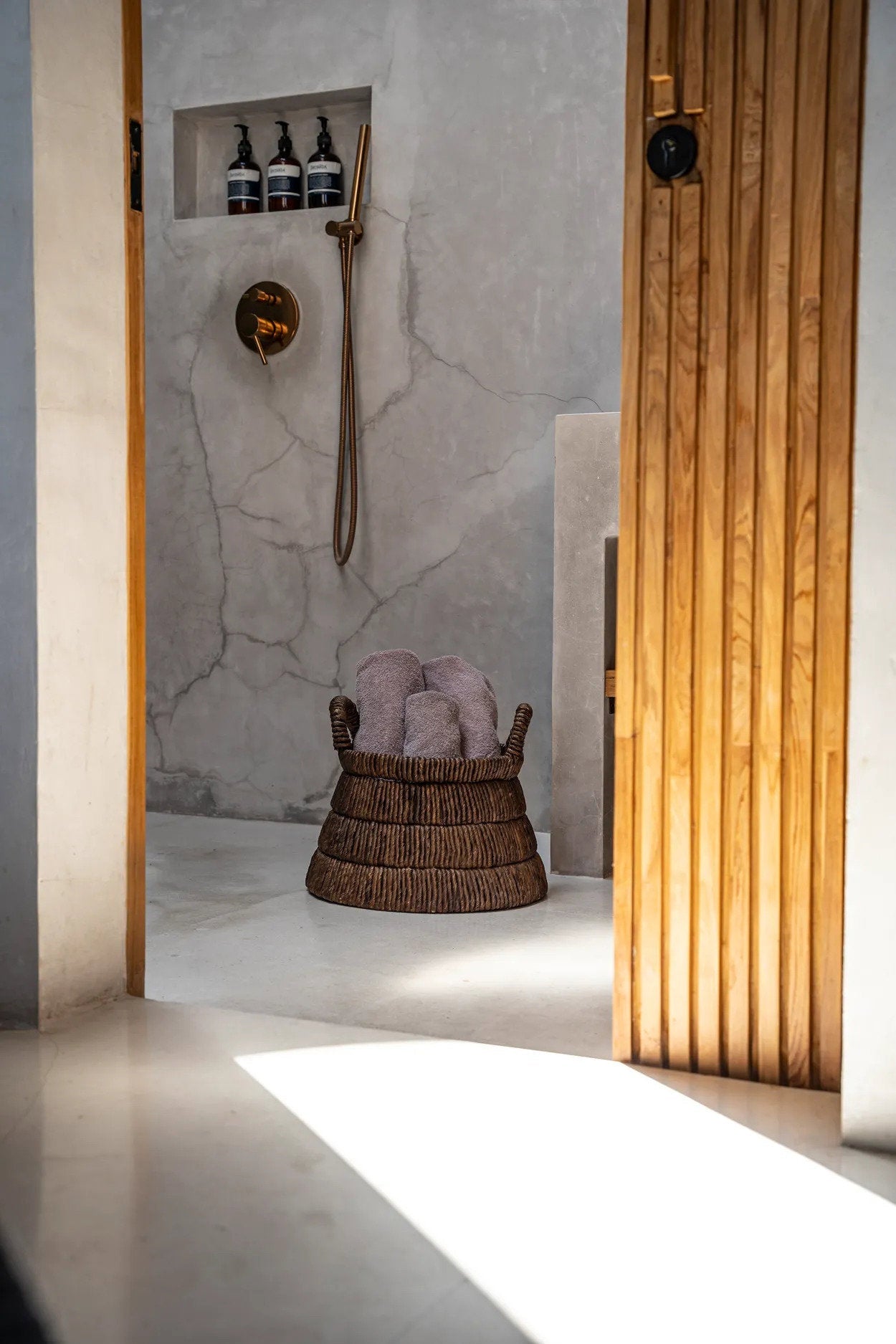 Mand Chisomo – handgeweven bananenblad in diepe bruin tint