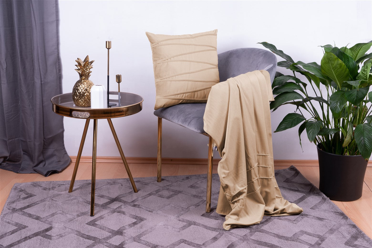 Paulina cushion and blanket set – 2-piece in champagne gold