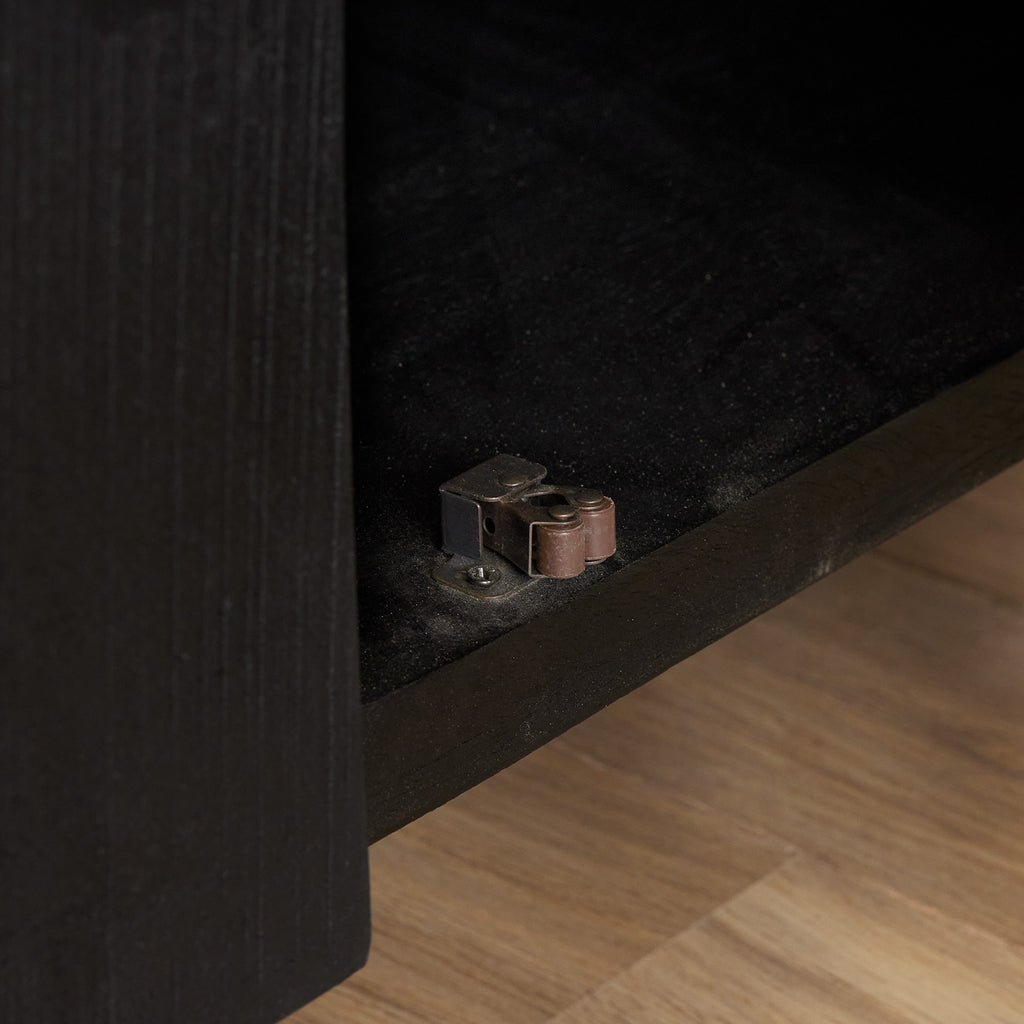 Tv-meubel Boaz Zwart 150 cm | Twee deuren en een lade